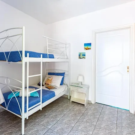 Apartment Lions Poros Town