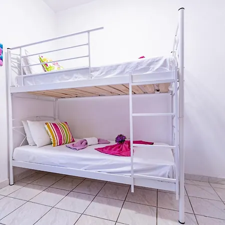 Lions Apartment Poros Town