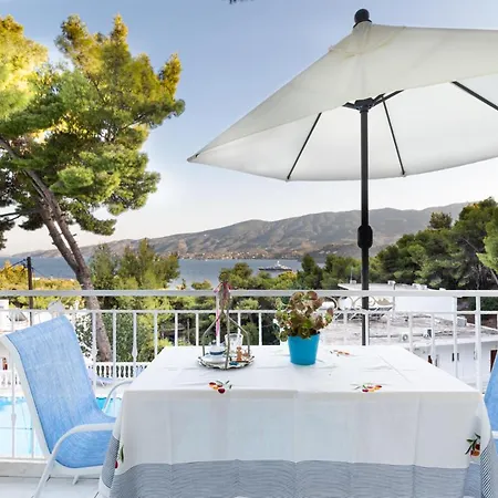 Lions Apartment Poros Town