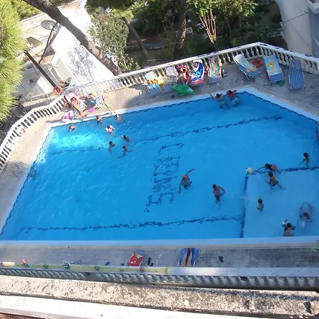 Lions Apartment Poros Town